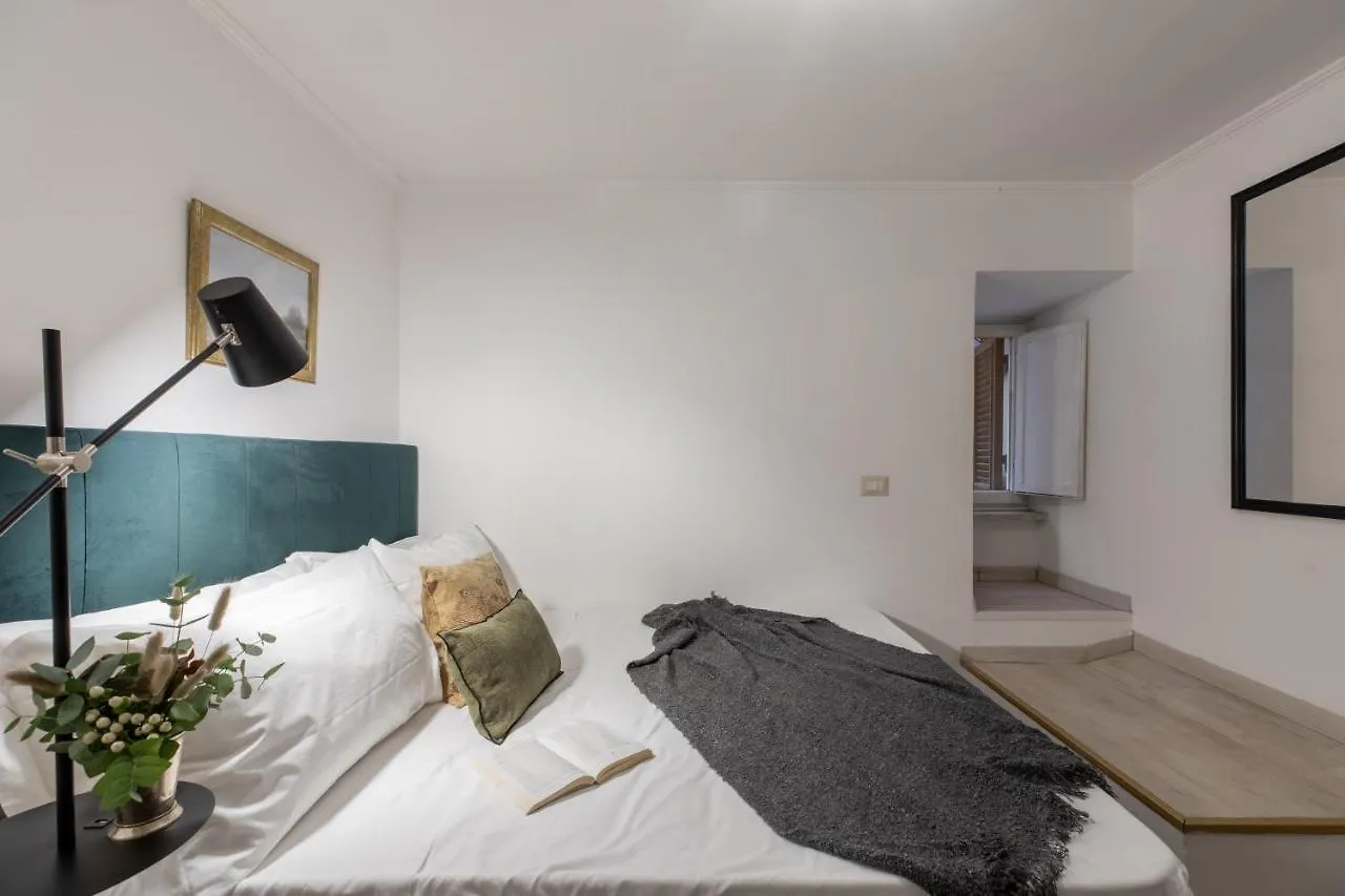 Basic Studio - 350 M Far From Fontana Di Trevi 0*, Rome