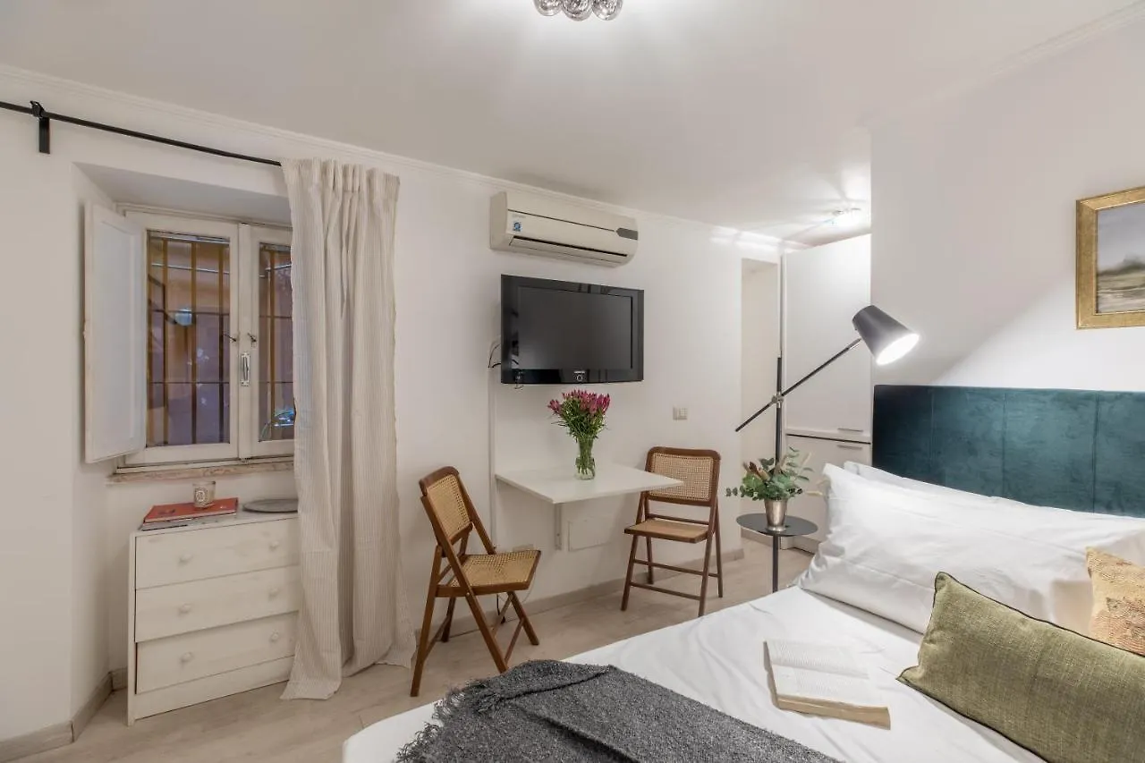 Basic Studio - 350 M Far From Fontana Di Trevi